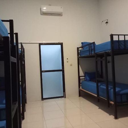 Simpang Hostel Kuta  Εξωτερικό φωτογραφία