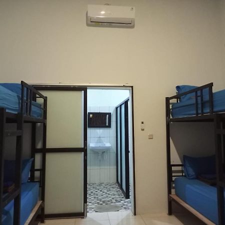 Simpang Hostel Kuta  Εξωτερικό φωτογραφία